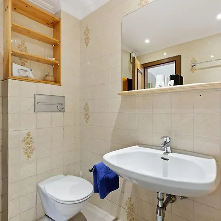 Apartment Spacious In Near Area *